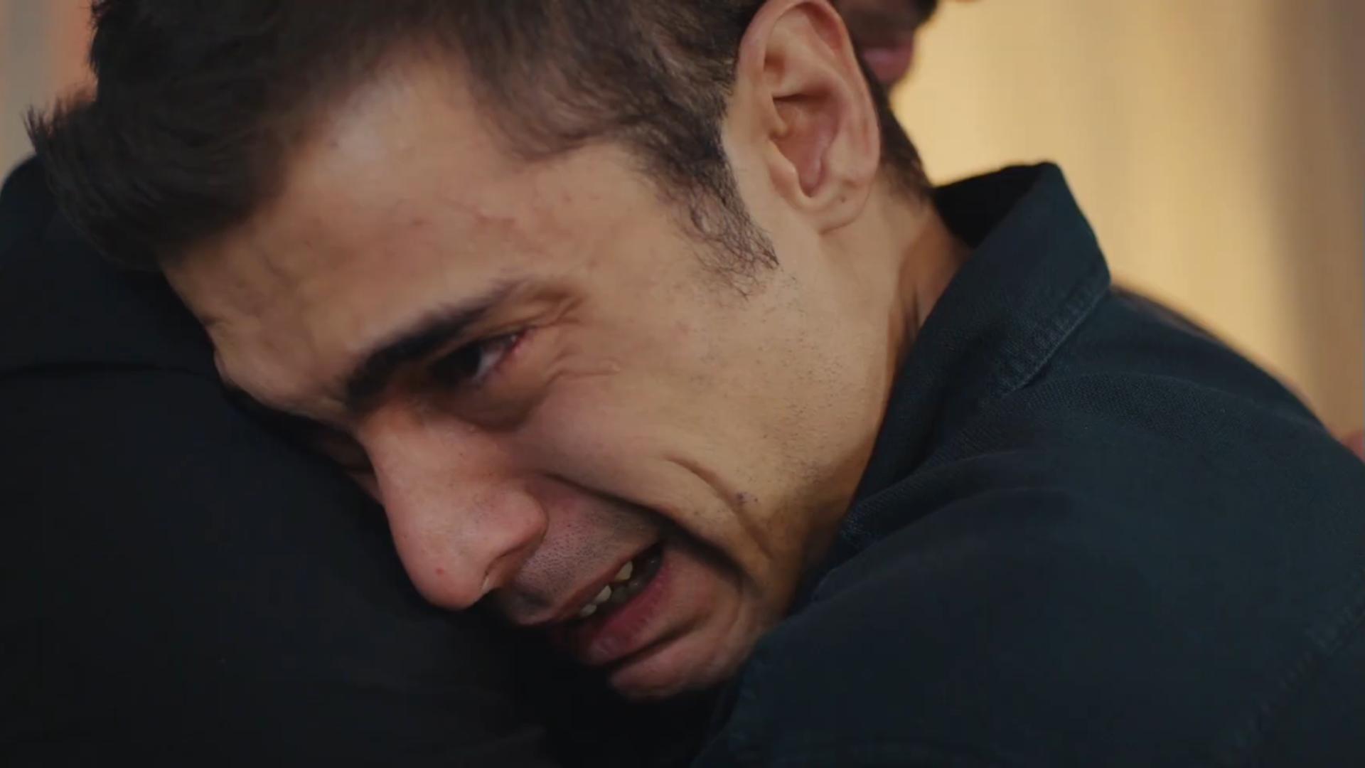 Anticipazioni Forbidden fruit: Yigit abbraccia Ender e Kaya